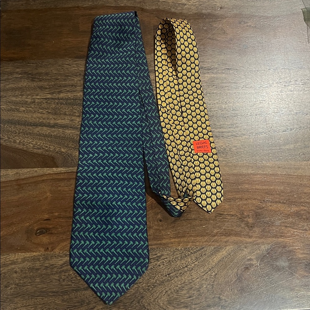 Vicky Davis New York Legal Briefs Gavel Tie Silk Vintage